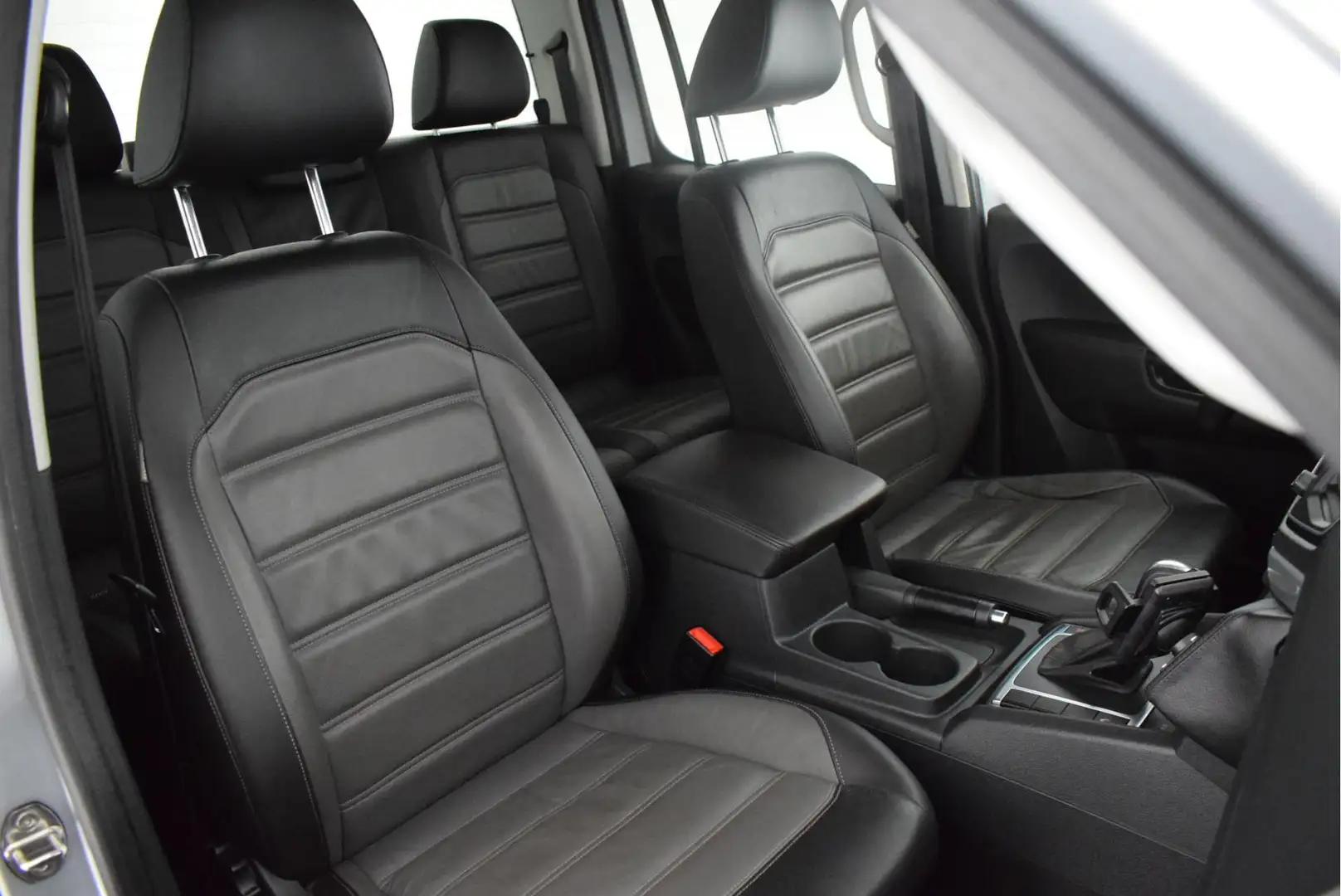 Volkswagen Amarok 3.0 TDI 259pk DSG 4Motion DC Highline Trekhaak Cam Grijs - 2
