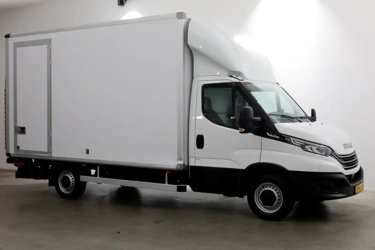 Iveco Daily 2022 — фото 11