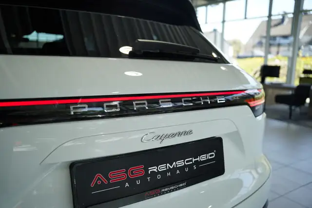 Porsche Cayenne view 14
