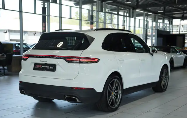 Porsche Cayenne view 10