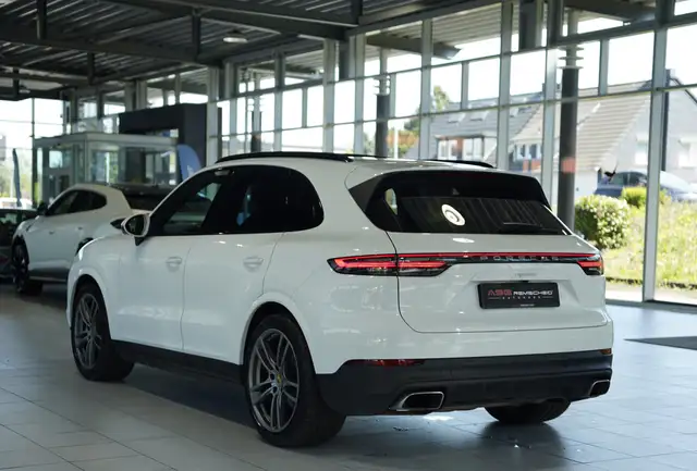 Porsche Cayenne view 12