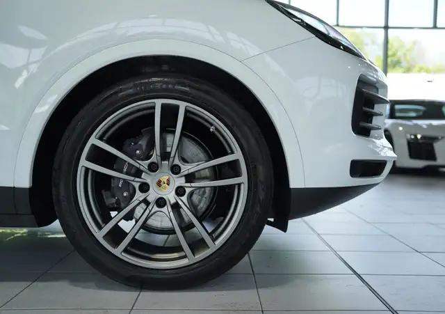 Porsche Cayenne view 6