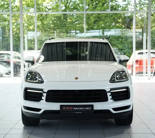 Porsche Cayenne view 3