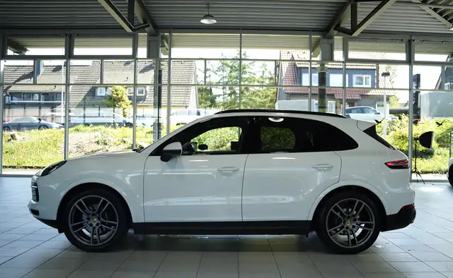 Porsche Cayenne view 13