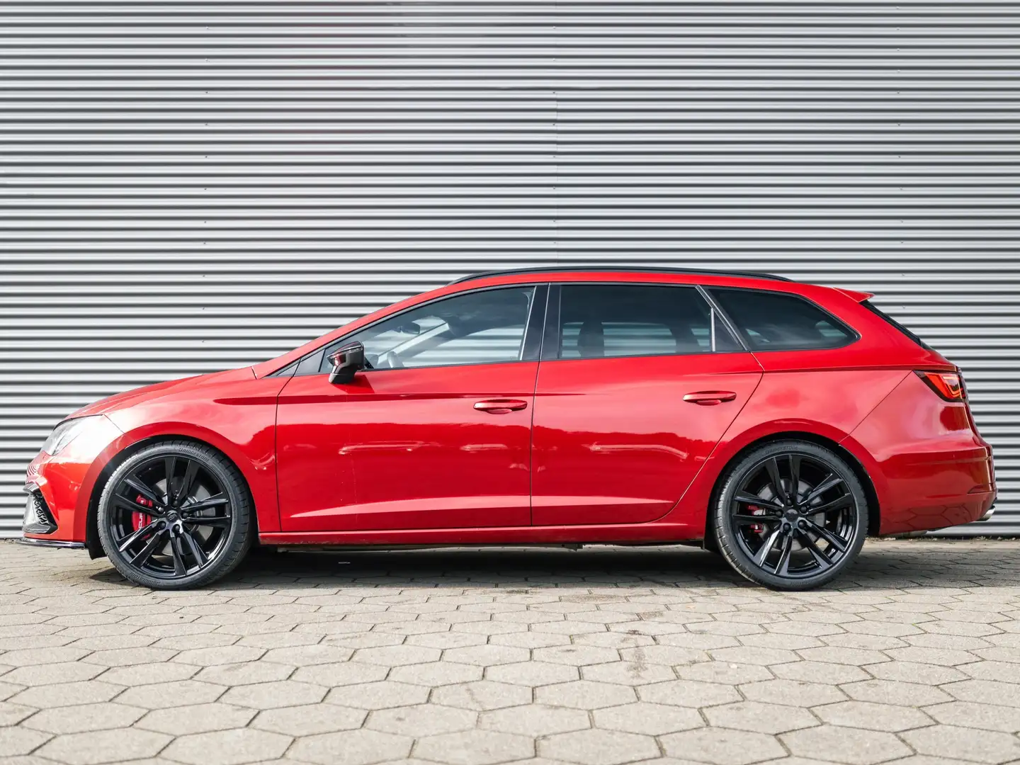 SEAT Leon ST 2.0 TSI CUPRA 300 4DRIVE PANO CAMERA SEATSOUND Rouge - 2