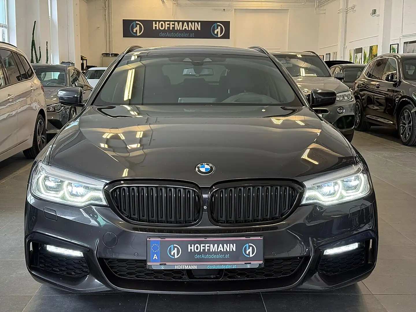 BMW 520 d xDrive Touring Aut. M-Packet/AHK/HUD/ACC+ Grau - 2