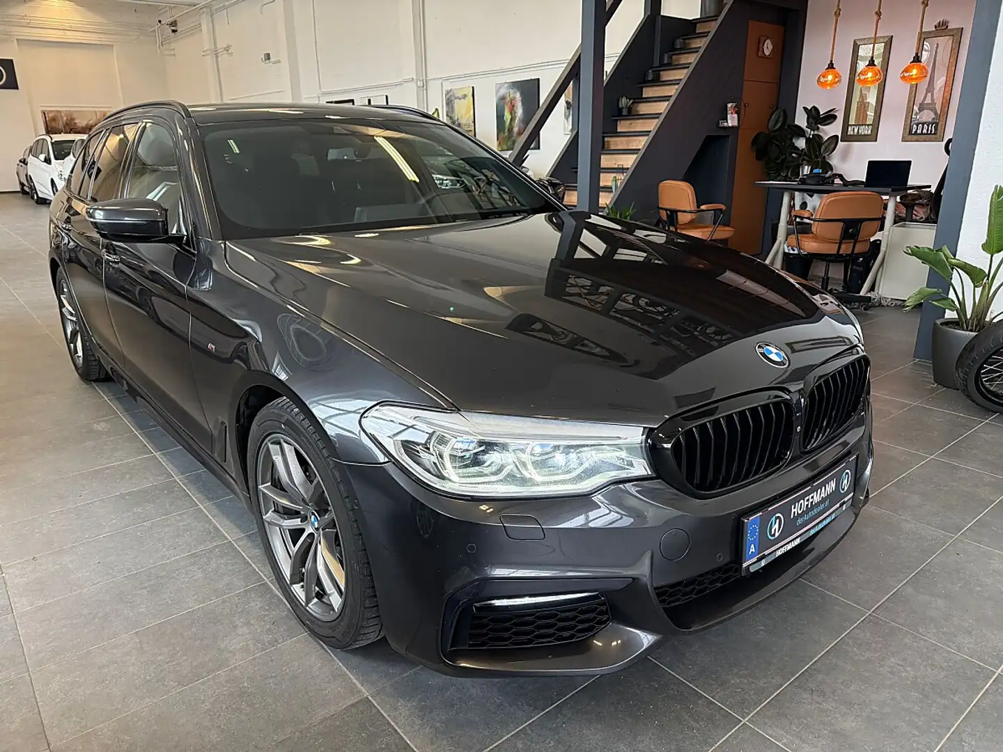 BMW 520 d xDrive Touring Aut. M-Packet/AHK/HUD/ACC+ Grau - 1