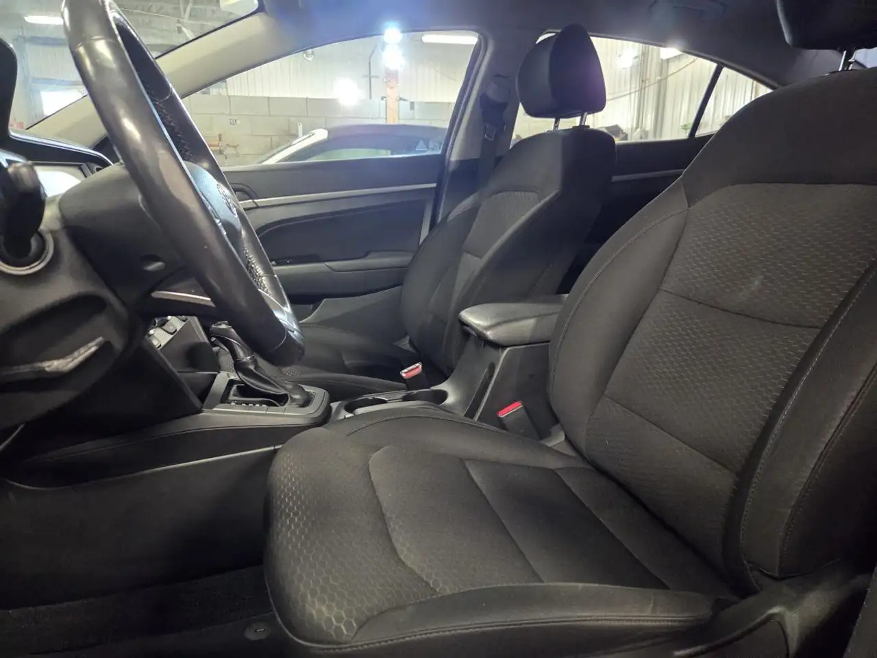 Hyundai ELANTRA снимка Hyundai ELANTRA
