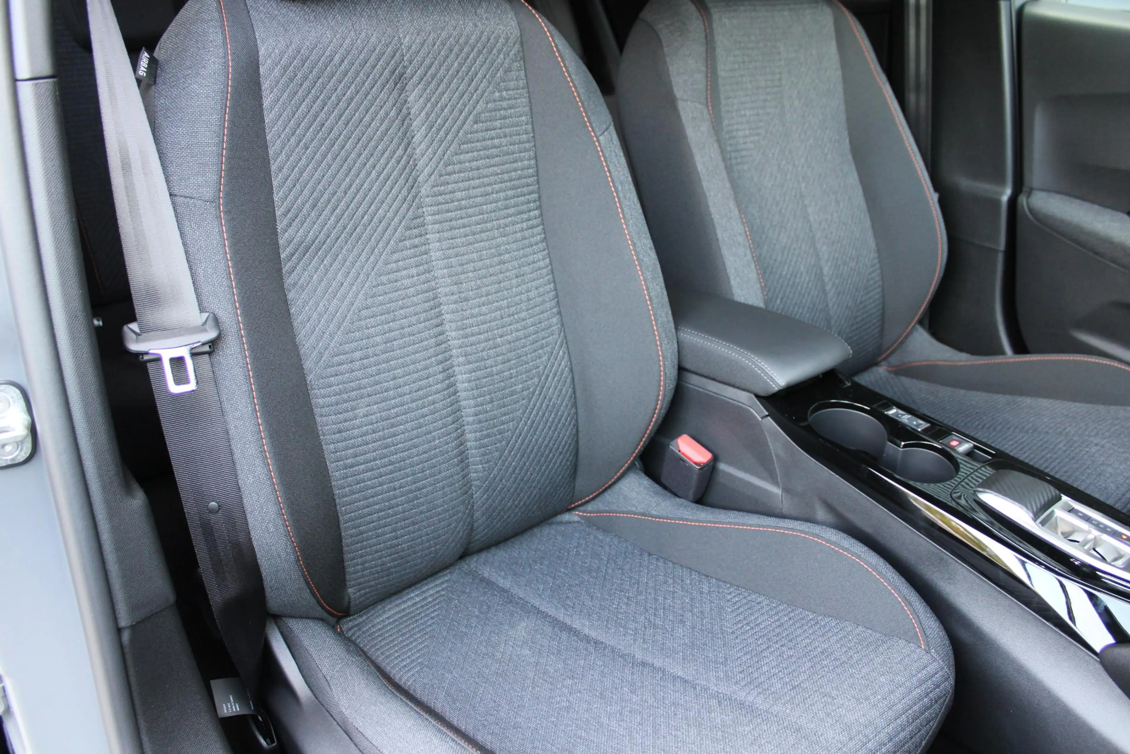 Peugeot e-2008 EV Business 54 kWh Elektrisch rijplezier, modern d — photo 14