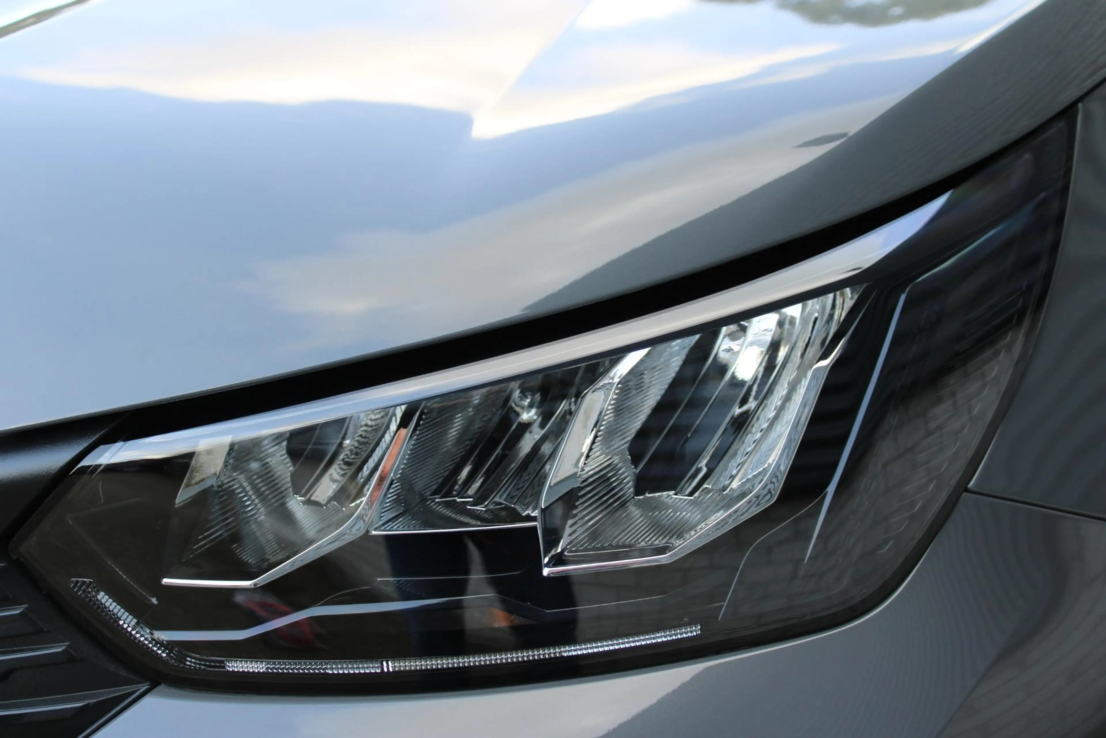 Peugeot e-2008 EV Business 54 kWh Elektrisch rijplezier, modern d — photo 10