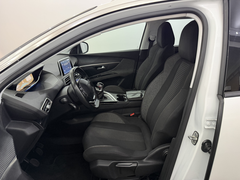 Peugeot 5008 1.2 PureTech Blue Lease Executive 7P Clima, Parkee — photo 8