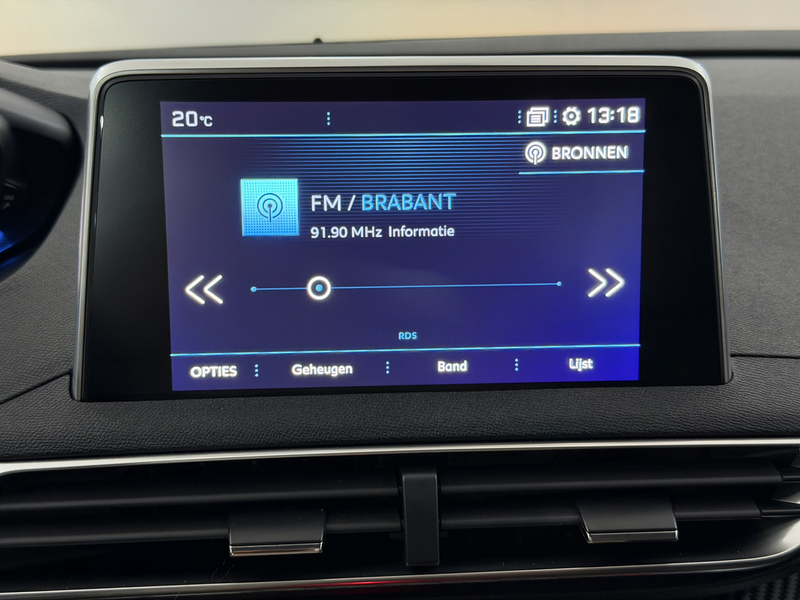 Peugeot 5008 1.2 PureTech Blue Lease Executive 7P Clima, Parkee — photo 19