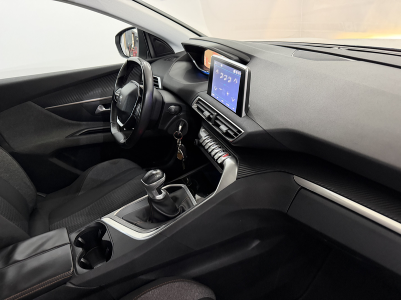 Peugeot 5008 1.2 PureTech Blue Lease Executive 7P Clima, Parkee — photo 11