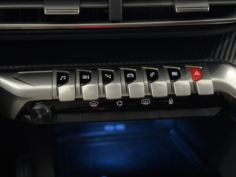 Peugeot 5008 1.2 PureTech Blue Lease Executive 7P Clima, Parkee — photo 16
