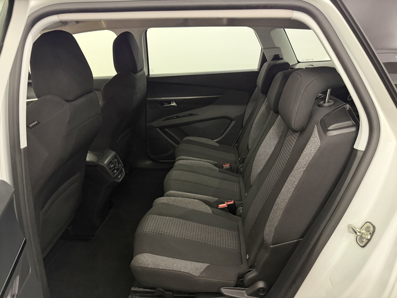 Peugeot 5008 1.2 PureTech Blue Lease Executive 7P Clima, Parkee — photo 9
