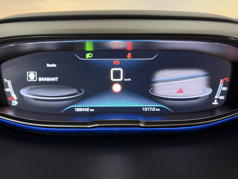 Peugeot 5008 1.2 PureTech Blue Lease Executive 7P Clima, Parkee — photo 27