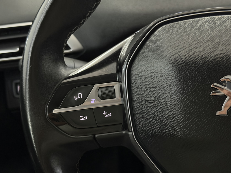 Peugeot 5008 1.2 PureTech Blue Lease Executive 7P Clima, Parkee — photo 26