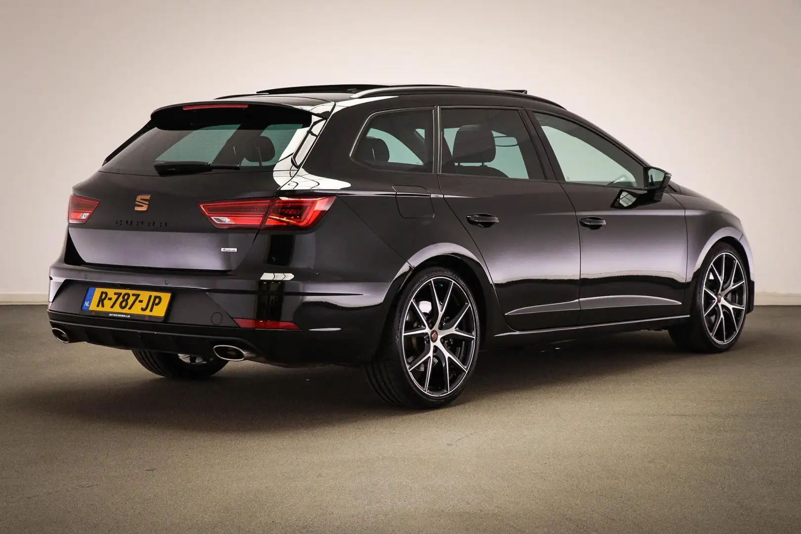 SEAT Leon ST 2.0 TSI 4DRIVE CUPRA | PANORAMADAK | BEATS DAB Zwart - 2