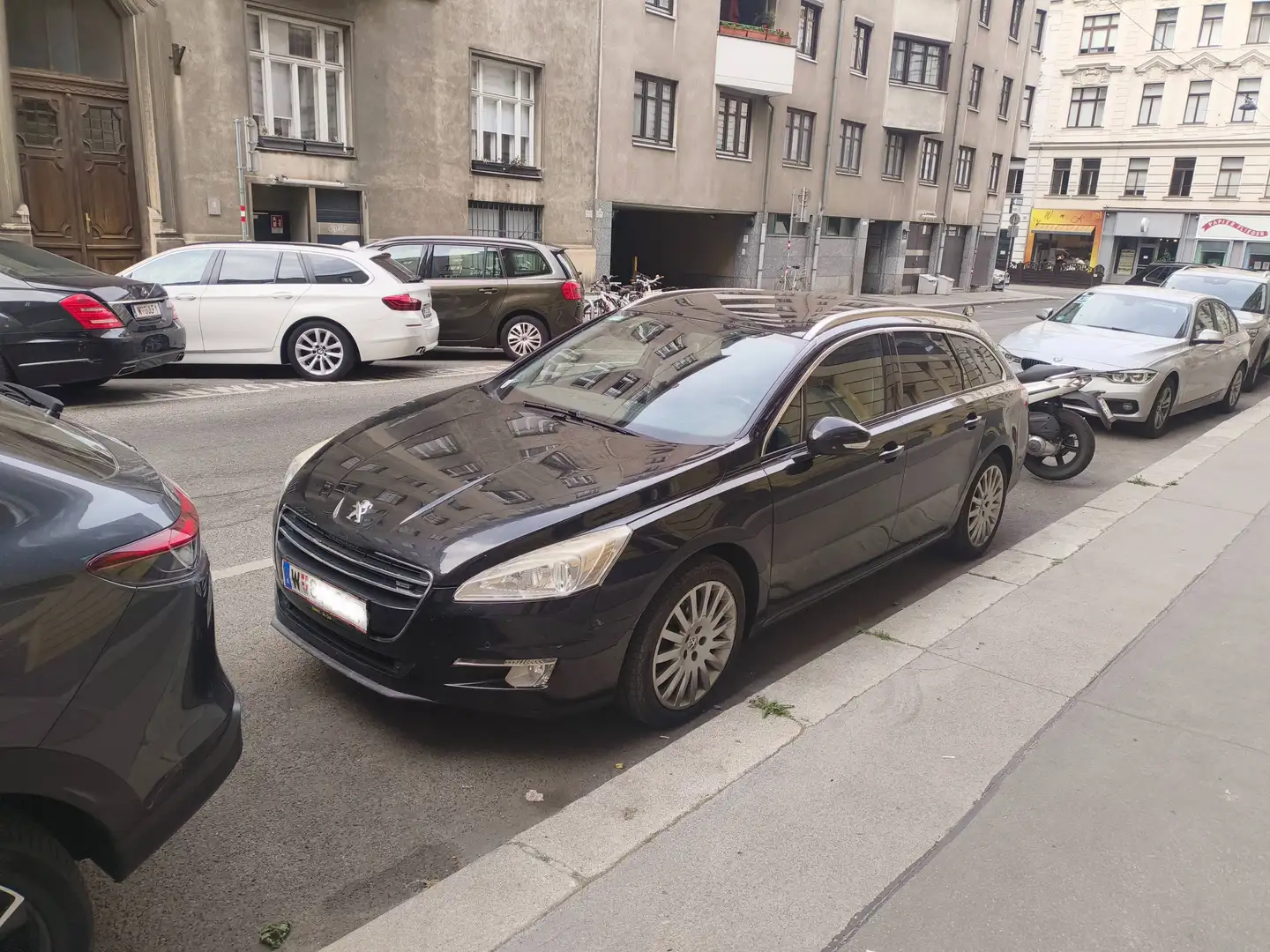 Peugeot 508 508 SW 1,6 e-HDI ASG6 Active Active Schwarz - 2