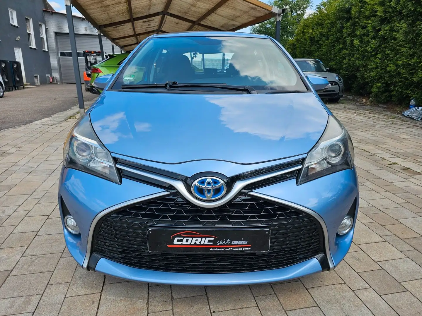 Toyota Yaris Lounge Hybrid Blau - 1
