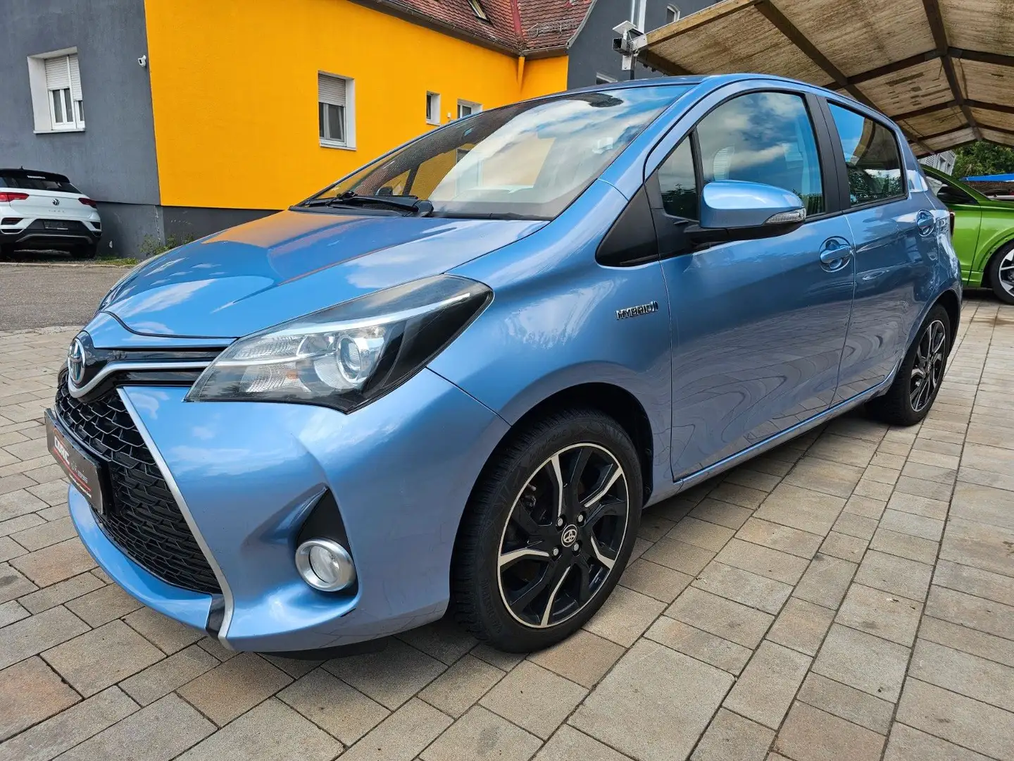 Toyota Yaris Lounge Hybrid Blau - 2