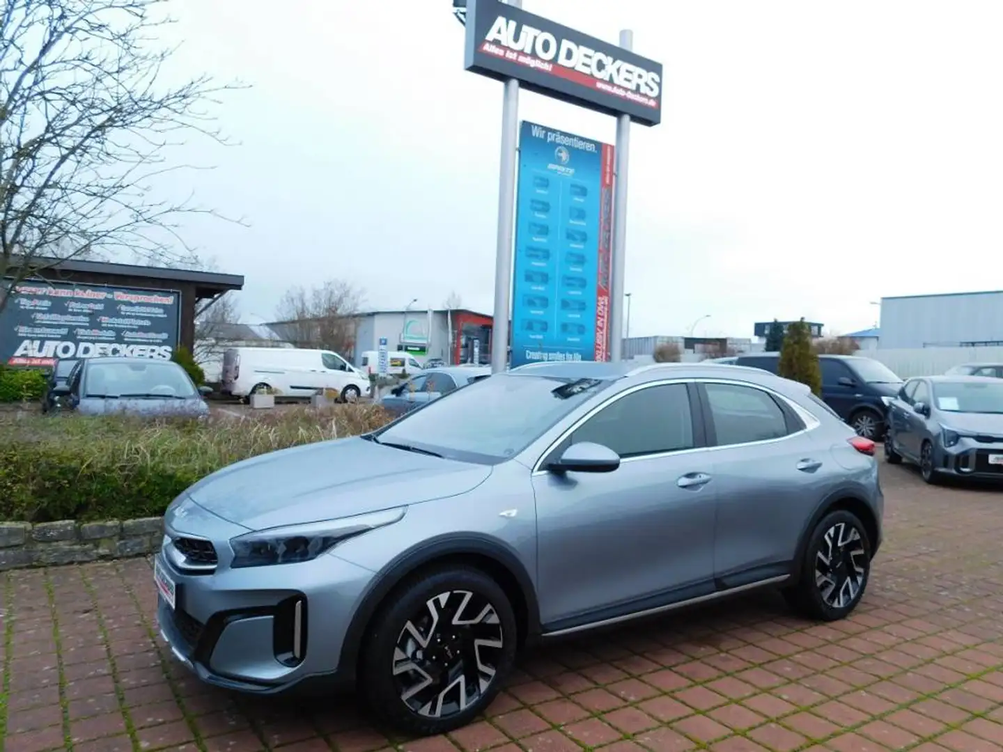 Kia XCeed 1,5 T-GDI Vision Komfort Navi Kamera LED SHZ Zilver - 1