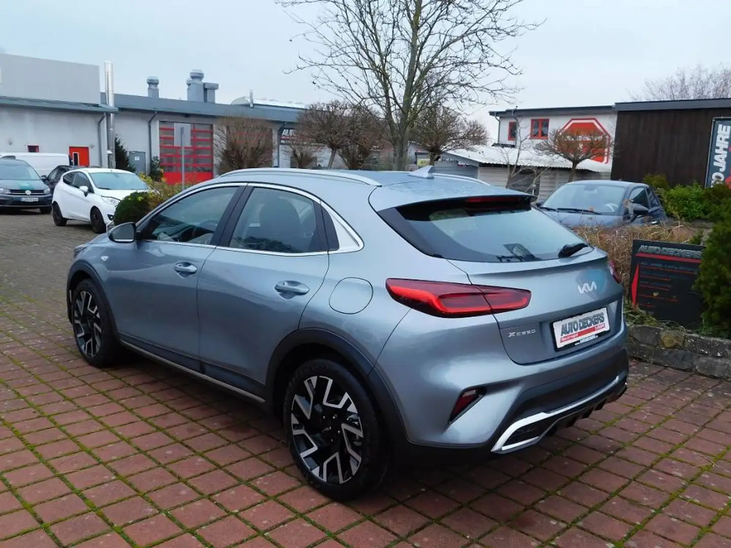Kia XCeed 1,5 T-GDI Vision Komfort Navi Kamera LED SHZ Zilver - 2