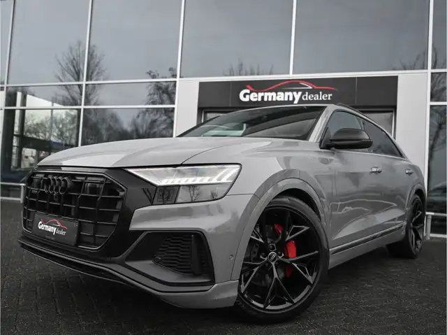 Audi Q8 view 6