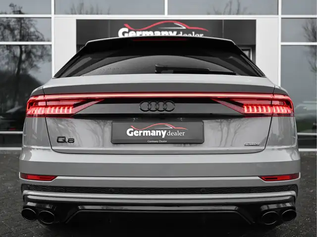 Audi Q8 view 9