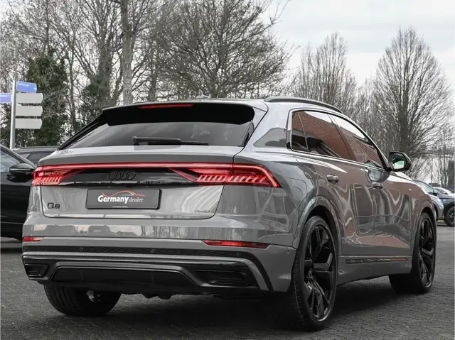 Audi Q8 view 13