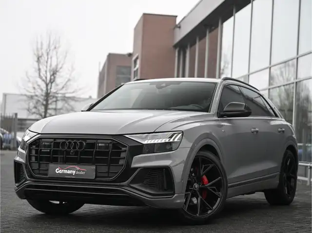 Audi Q8 view 3