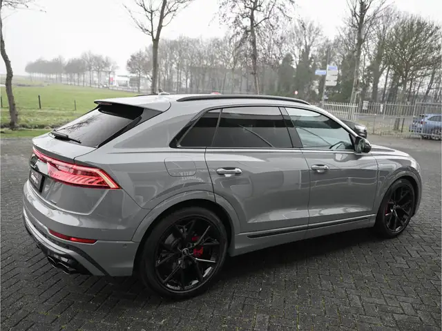 Audi Q8 view 5
