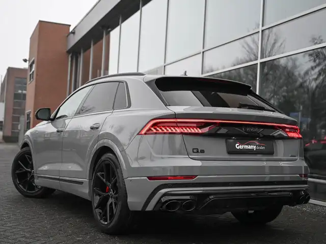 Audi Q8 view 11