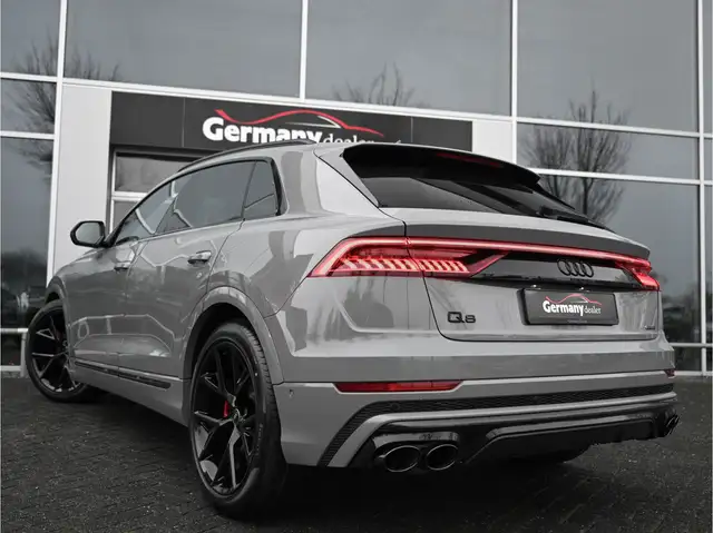 Audi Q8 view 7
