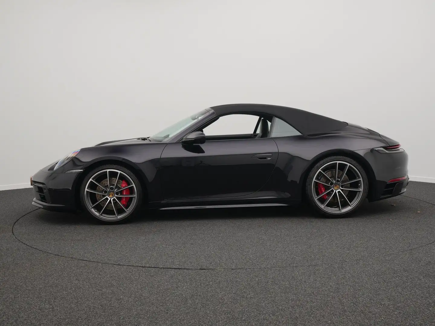 Porsche 992 Carrera 4S Cabriolet Zwart - 2