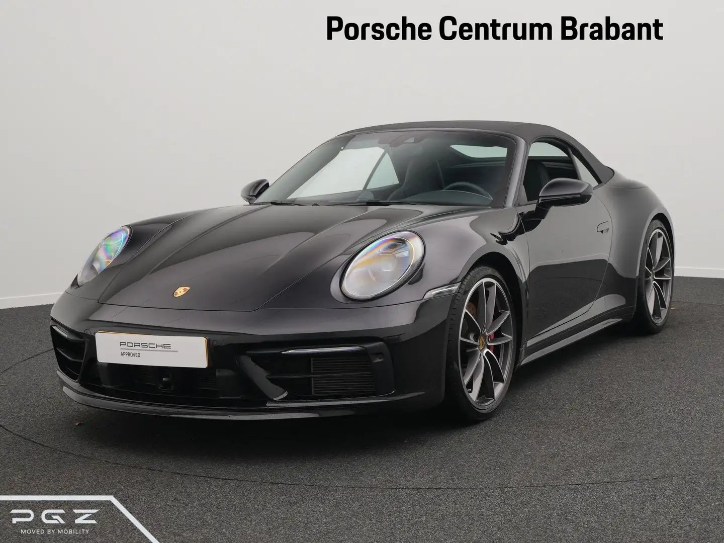 Porsche 992 Carrera 4S Cabriolet Zwart - 1