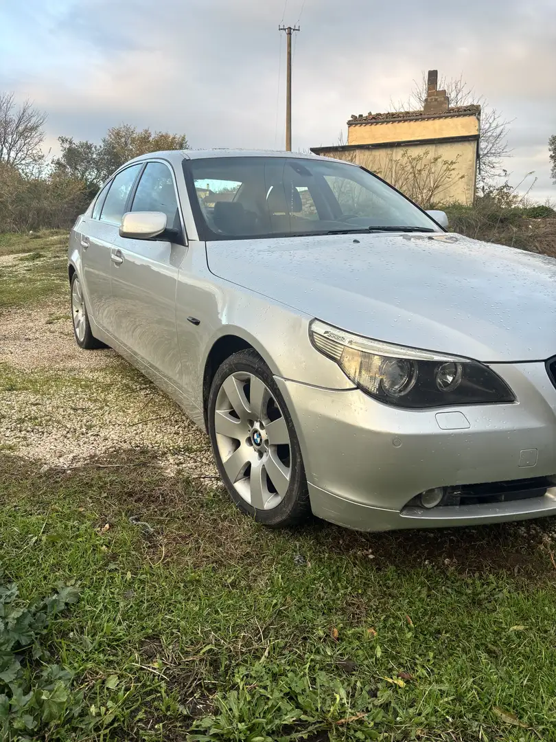 BMW 530 Serie 5 E60 2003 Berlina 530xd Futura Argento - 2