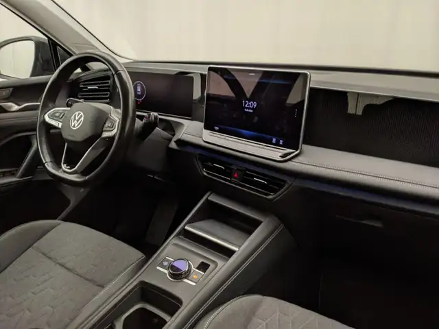 Volkswagen Tiguan view 5