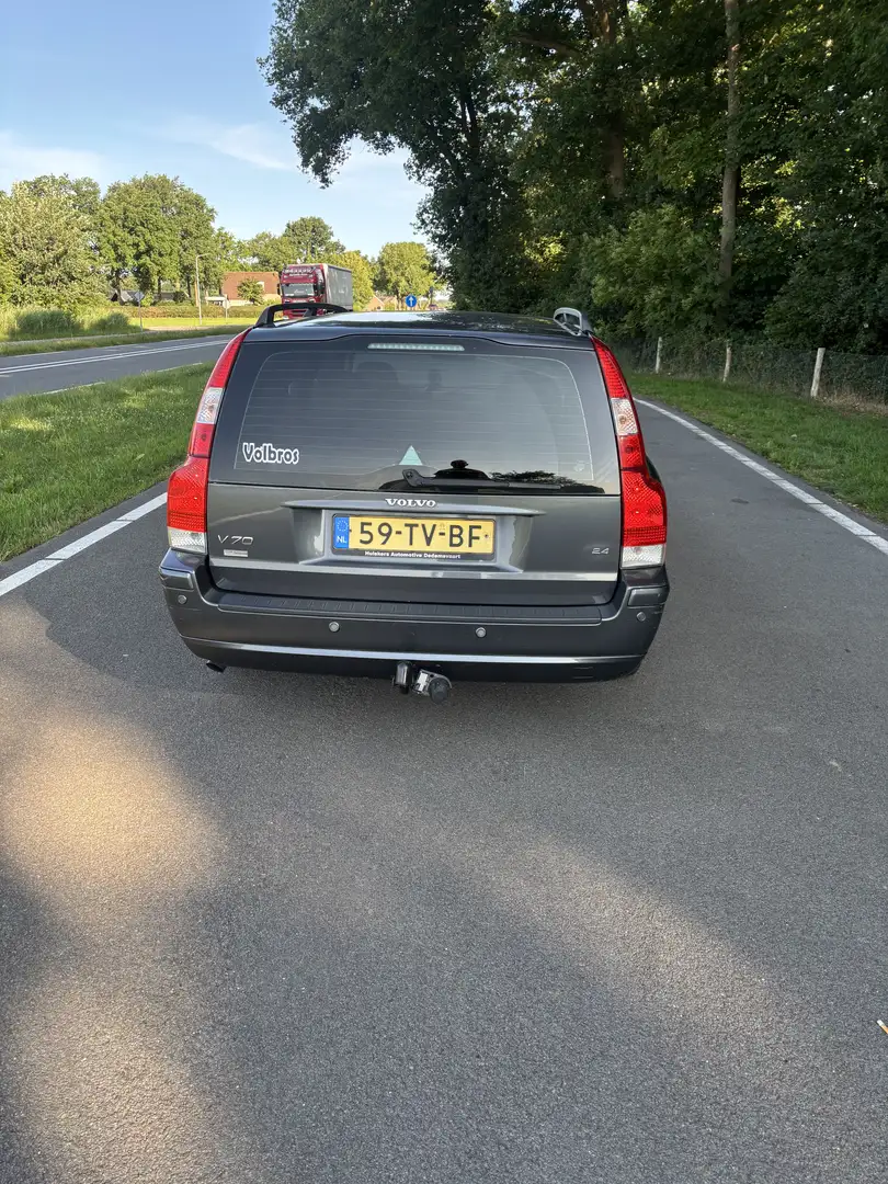 Volvo V70 2.4 Edition Classic Grijs - 2
