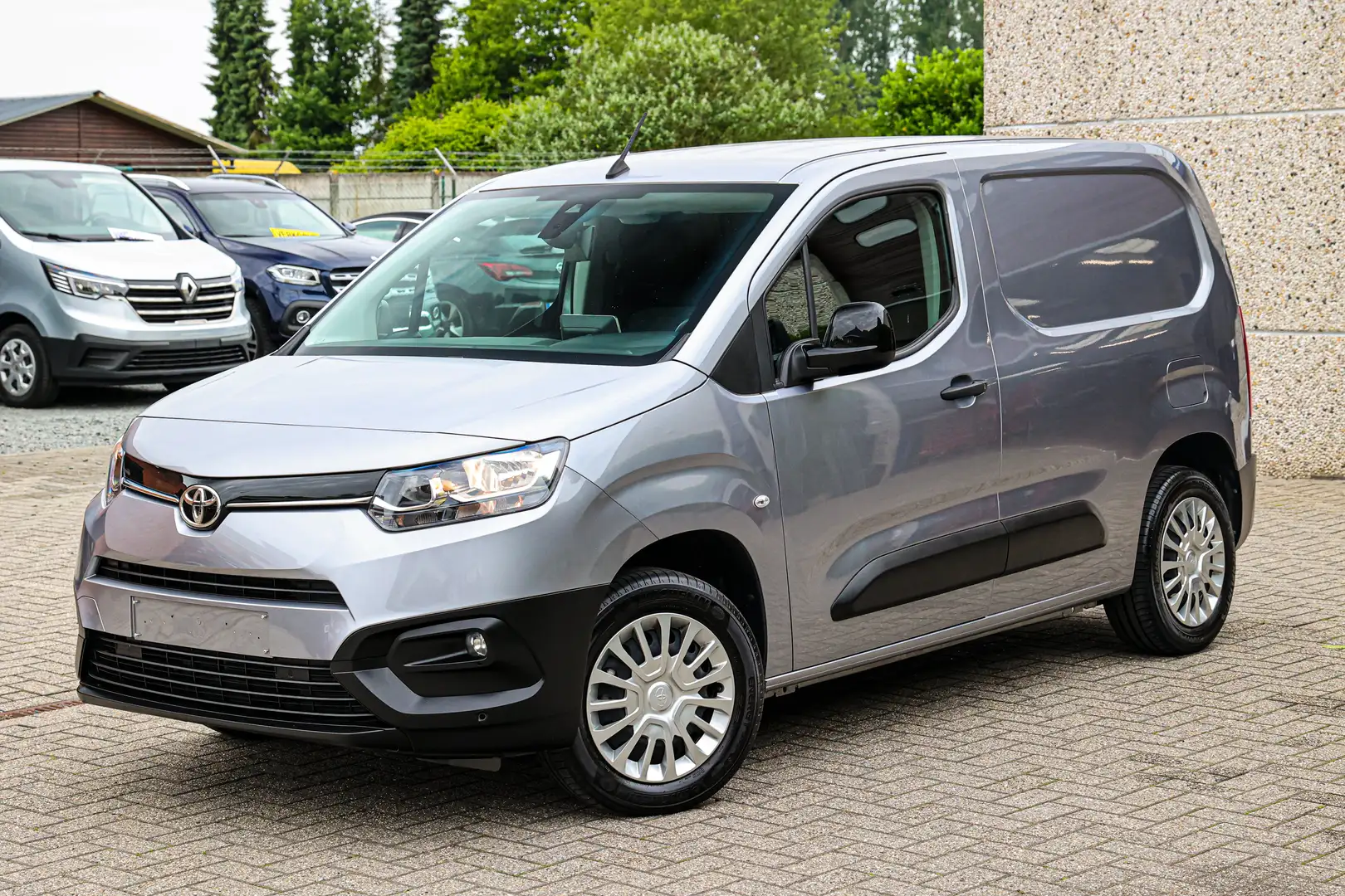 Toyota Proace City 3-ZITPL*CAMERA*APPLE-CARPL*CRUISE-CONTROLE*NAVIGAT Stříbrná - 1