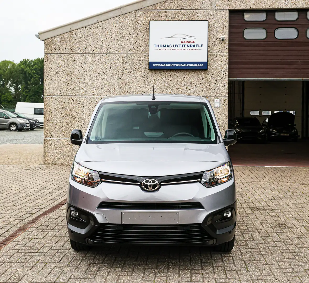 Toyota Proace City 3-ZITPL*CAMERA*APPLE-CARPL*CRUISE-CONTROLE*NAVIGAT Stříbrná - 2