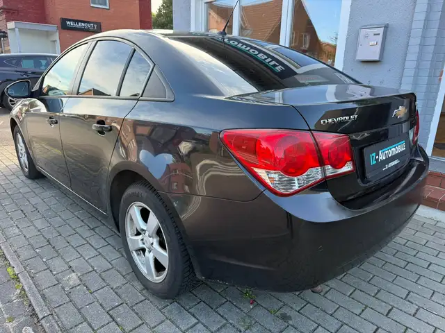 Chevrolet Cruze view 7
