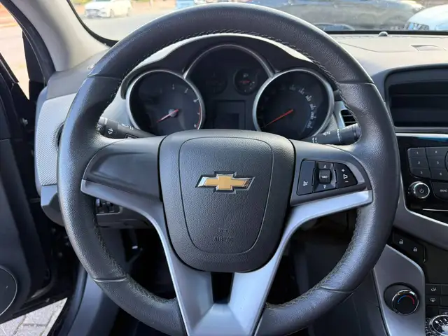 Chevrolet Cruze view 11