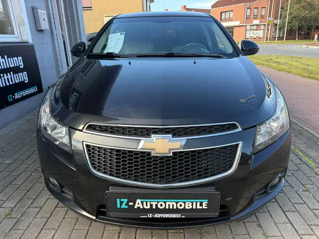 Chevrolet Cruze view 3