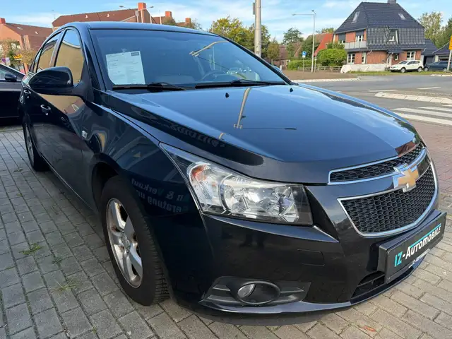 Chevrolet Cruze view 4