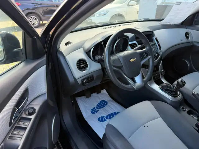 Chevrolet Cruze view 14