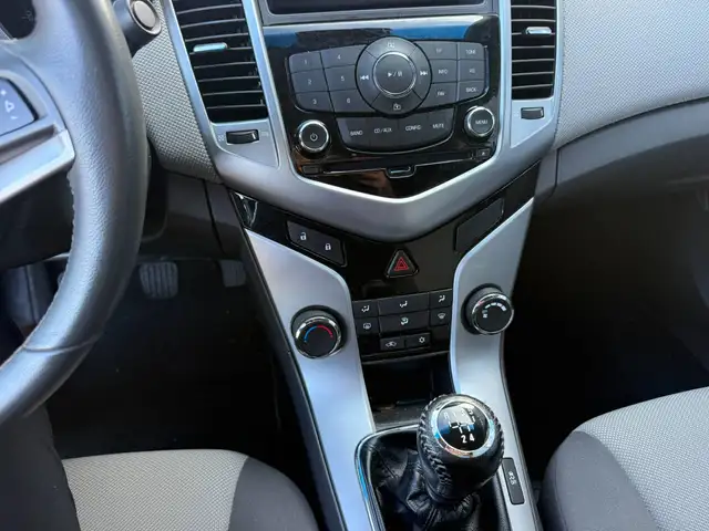 Chevrolet Cruze view 13