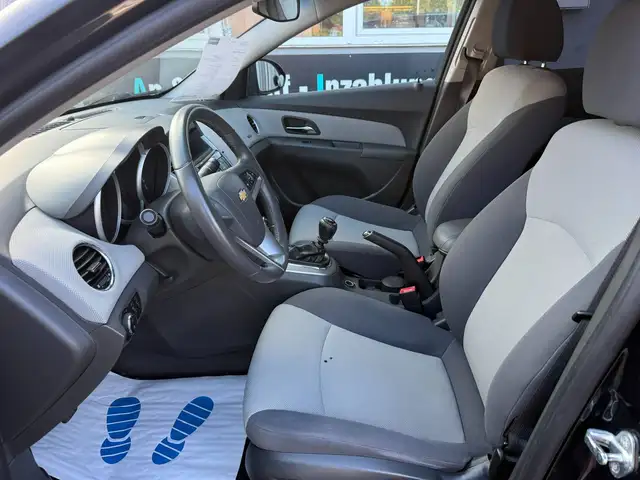 Chevrolet Cruze view 15