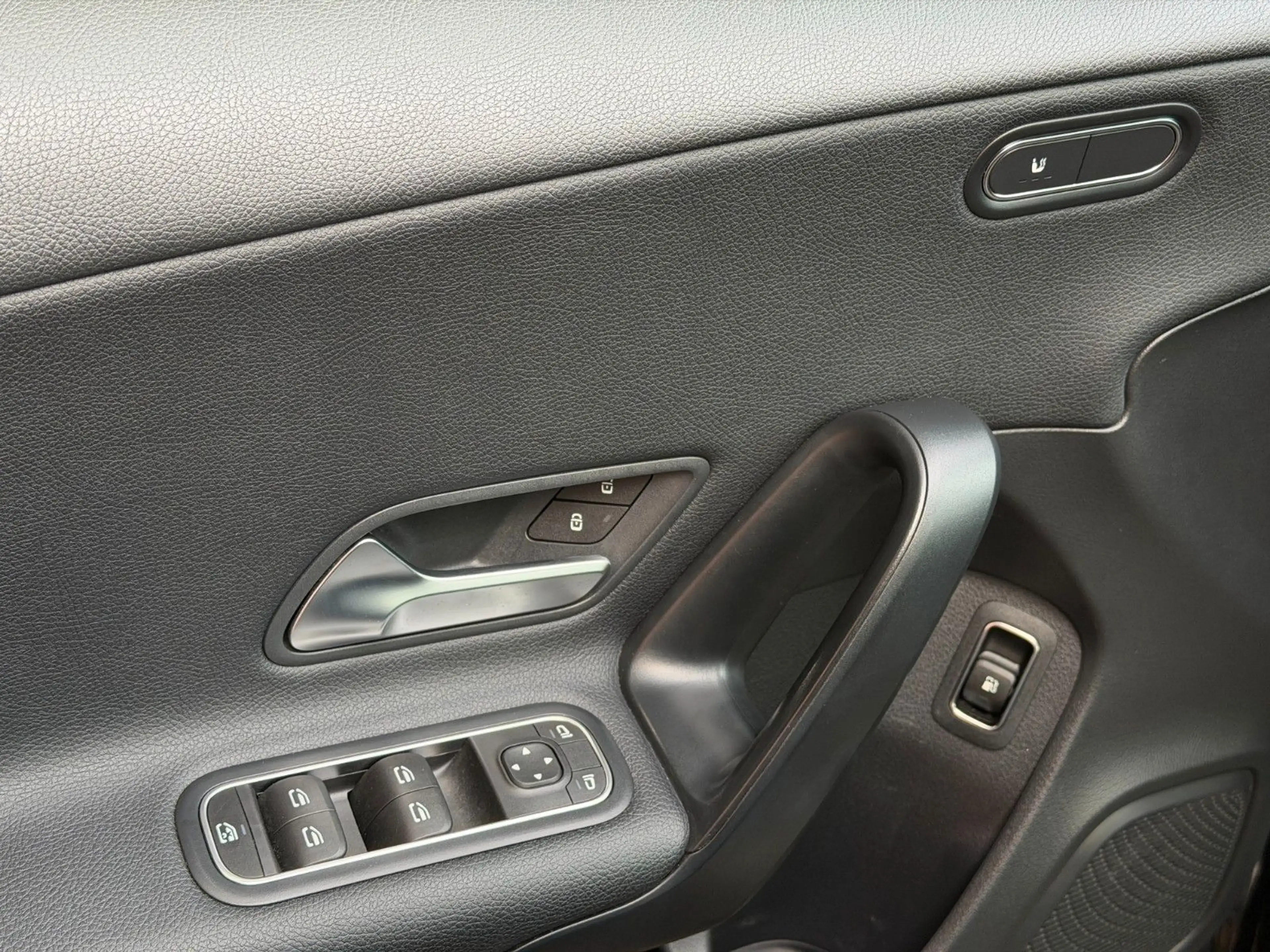 Mercedes-Benz A 250 e Plug-In Klima*SHZ*Scheckheft*1.Hand! — photo 21