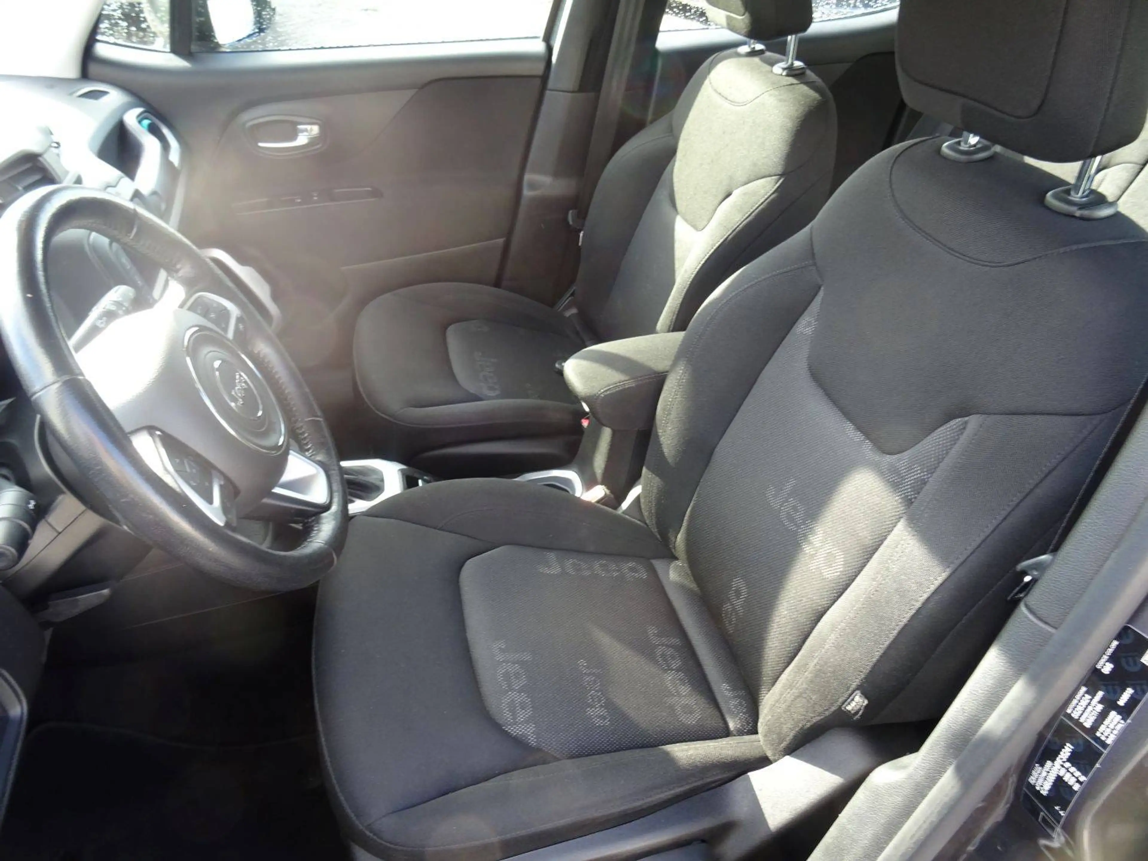 Jeep Renegade Longitude FWD — photo 15